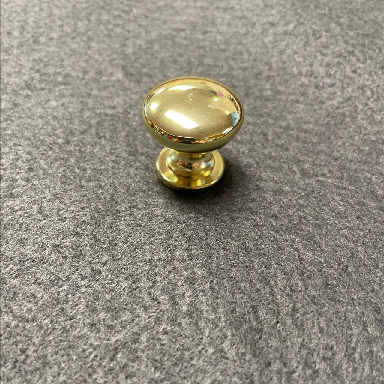 Liberty 1" Classic Knob With Wide Base Polished Brass 1 Liberty 1" Classic Knob With Wide Base Polished Brass