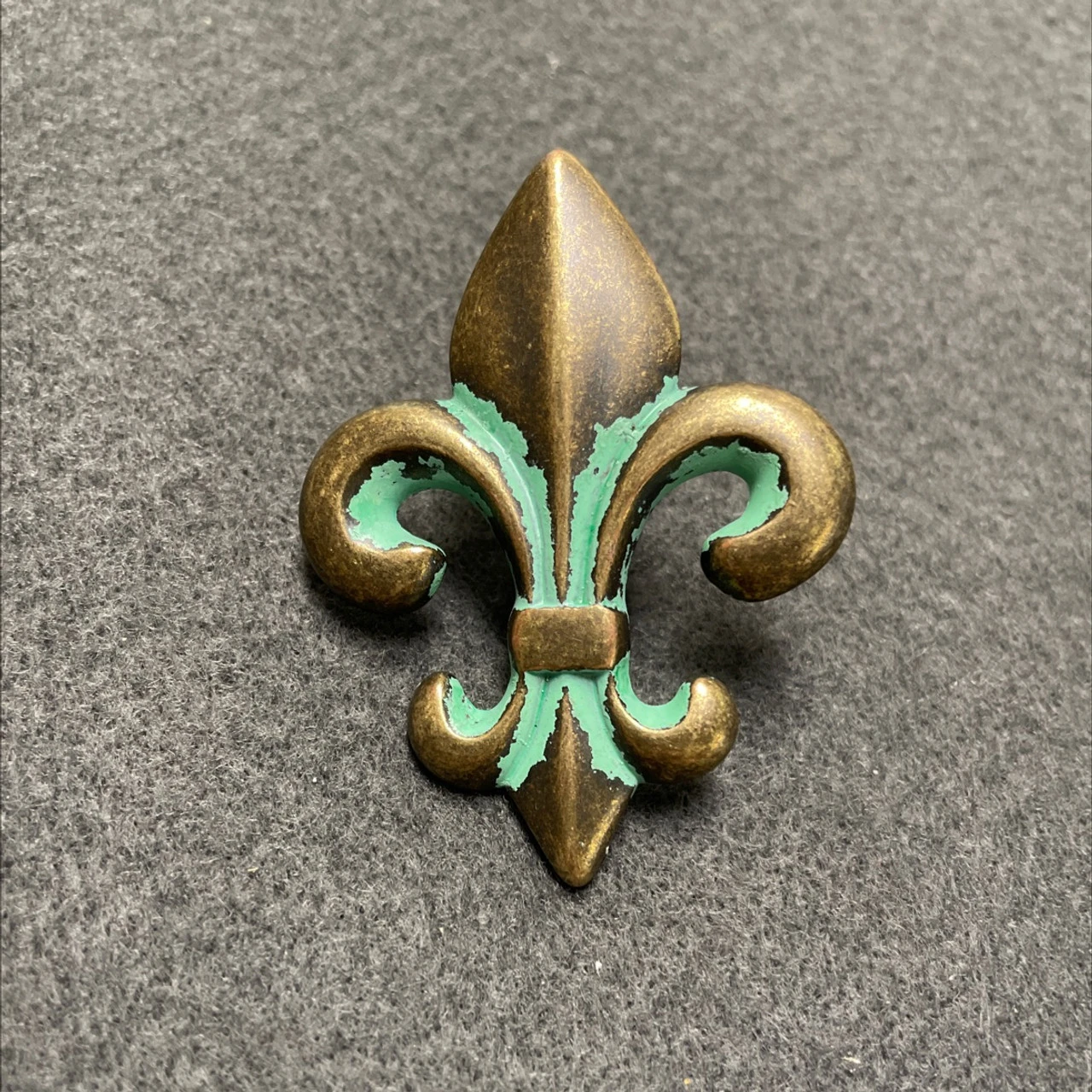 2-1/2" Fleur-de-Lis Antique Verdigris Knob 2 2-1/2" Fleur-de-Lis Antique Verdigris Knob - Image 2