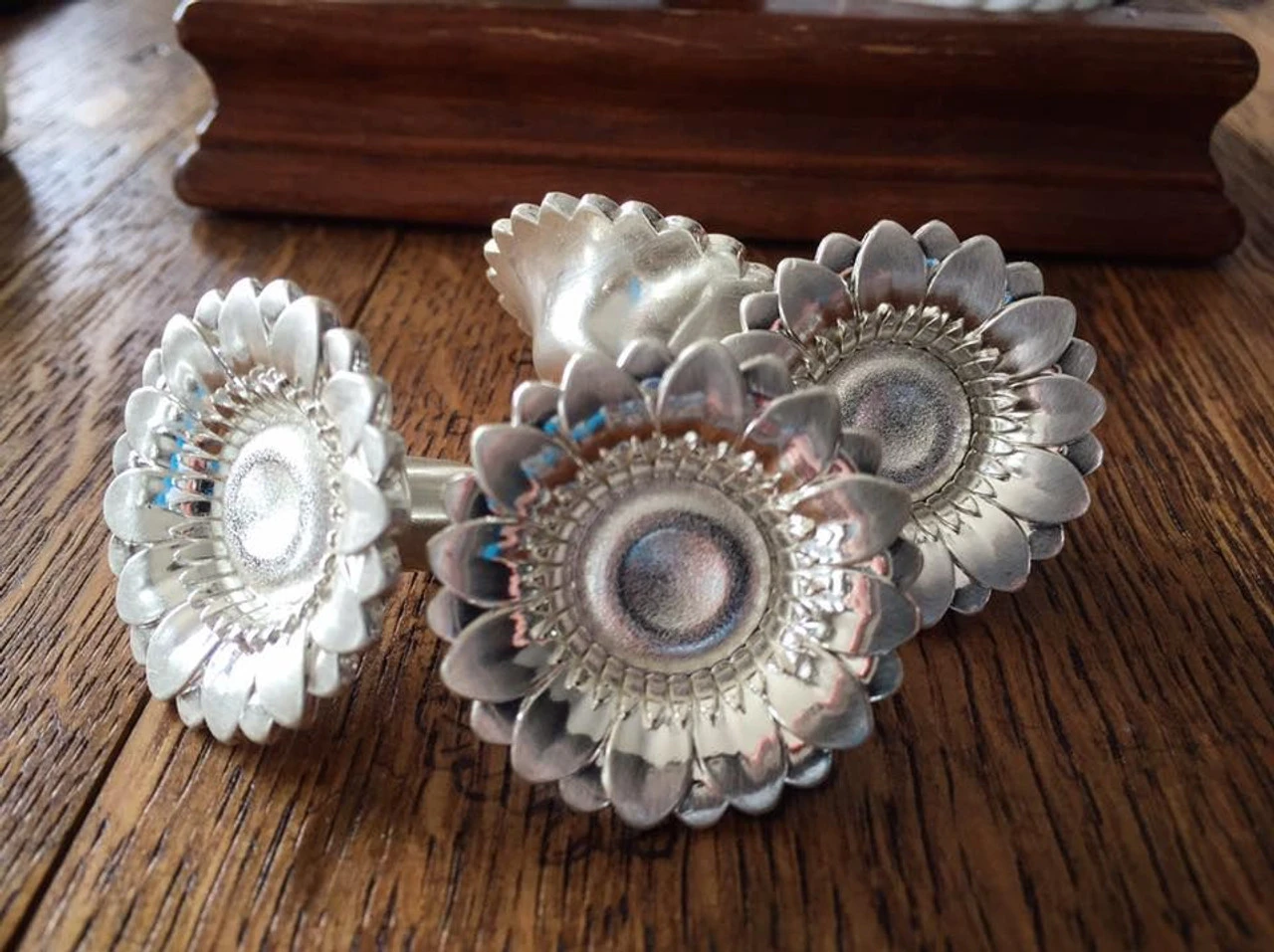 Liberty 1-3/8" Sunflower Knob Brushed Satin Silver 2 Liberty 1-3/8" Sunflower Knob Brushed Satin Silver - Image 2