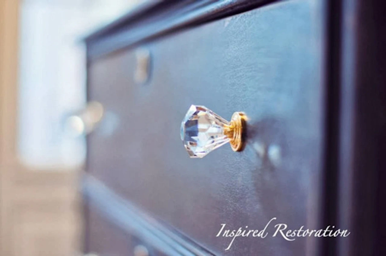 1-1/4" Diamond Cut Clear Acrylic Knob Brass Plated Base 4 1-1/4" Diamond Cut Clear Acrylic Knob Brass Plated Base - Image 4