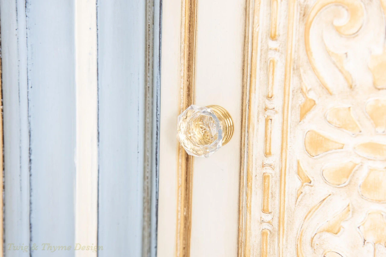 1-3/8" Diamond Cut Acrylic Knob With Large Three Ring Brass Base 4 1-3/8" Diamond Cut Acrylic Knob With Large Three Ring Brass Base - Image 4