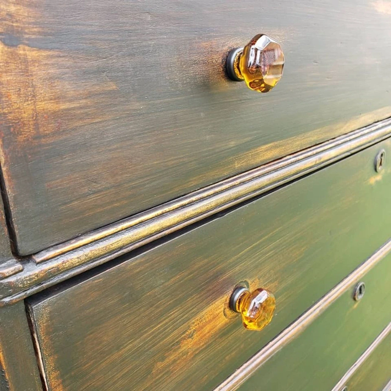 1-3/8" Octagon Cut Glass Knob Root Beer With Oil Rubbed Bronze 2 1-3/8" Octagon Cut Glass Knob Root Beer With Oil Rubbed Bronze - Image 2