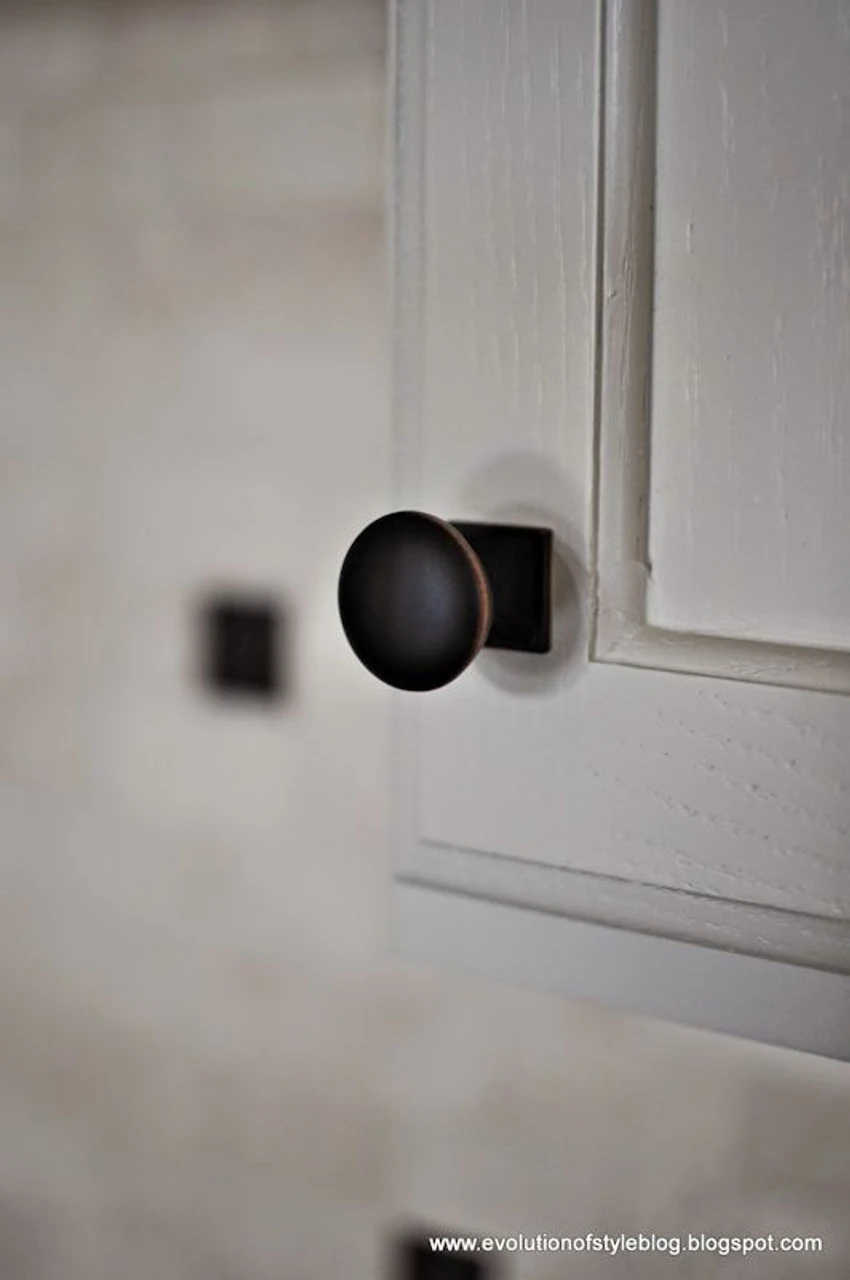 Liberty 1-1/4" Southampton Square Base Knob Bronze With Copper Highlights 2 Liberty 1-1/4" Southampton Square Base Knob Bronze With Copper Highlights - Image 2