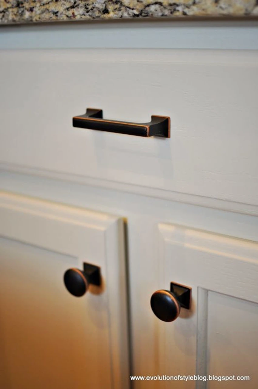 Liberty 1-1/4" Southampton Square Base Knob Bronze With Copper Highlights 3 Liberty 1-1/4" Southampton Square Base Knob Bronze With Copper Highlights - Image 3