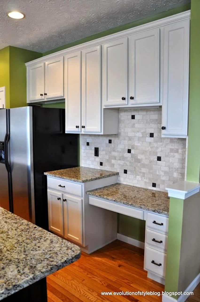 Liberty 1-1/4" Southampton Square Base Knob Bronze With Copper Highlights 5 Liberty 1-1/4" Southampton Square Base Knob Bronze With Copper Highlights - Image 5